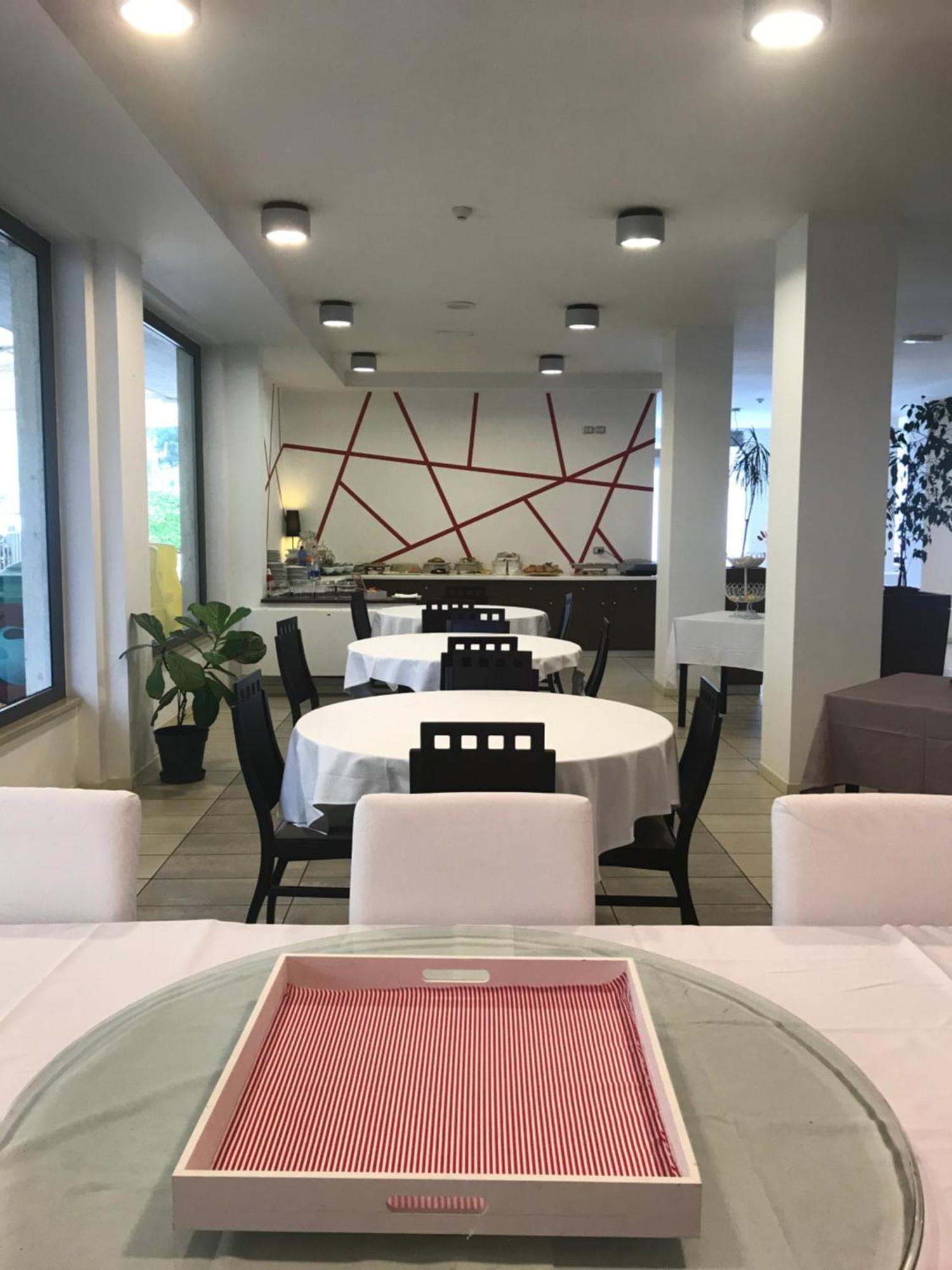 סן בנדטו דל טרנטו Hotel Royal מראה חיצוני תמונה