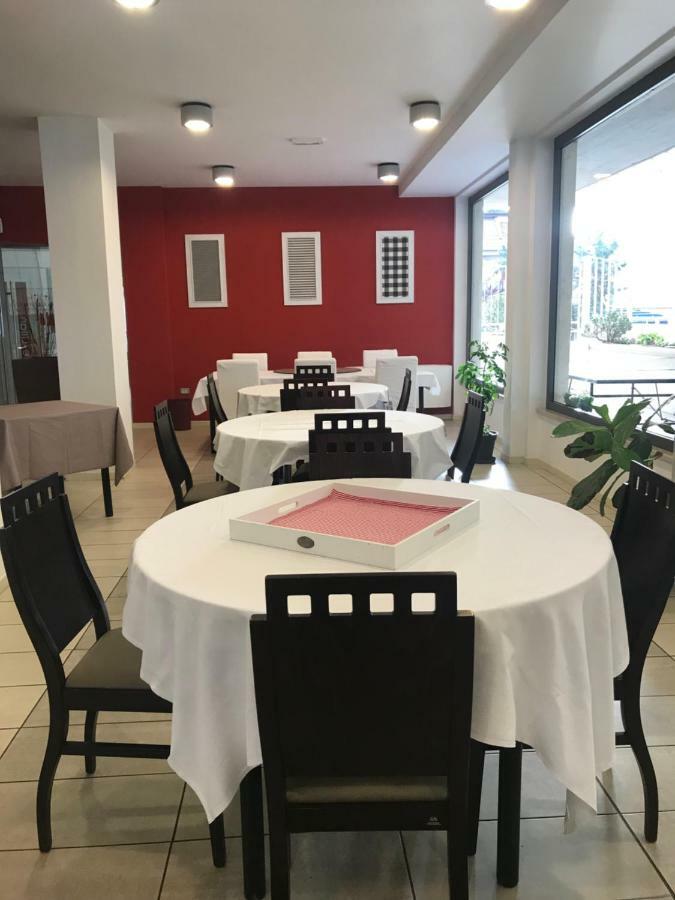 סן בנדטו דל טרנטו Hotel Royal מראה חיצוני תמונה