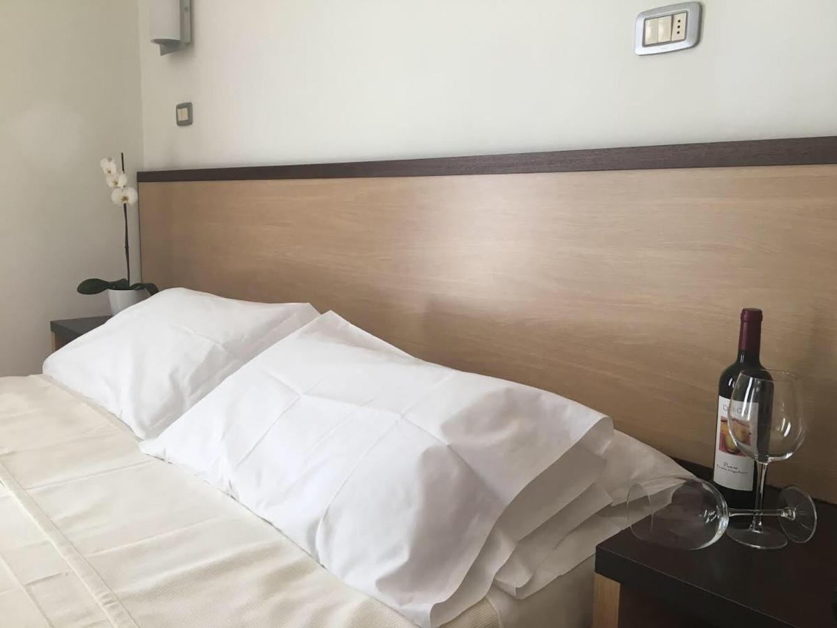 סן בנדטו דל טרנטו Hotel Royal מראה חיצוני תמונה
