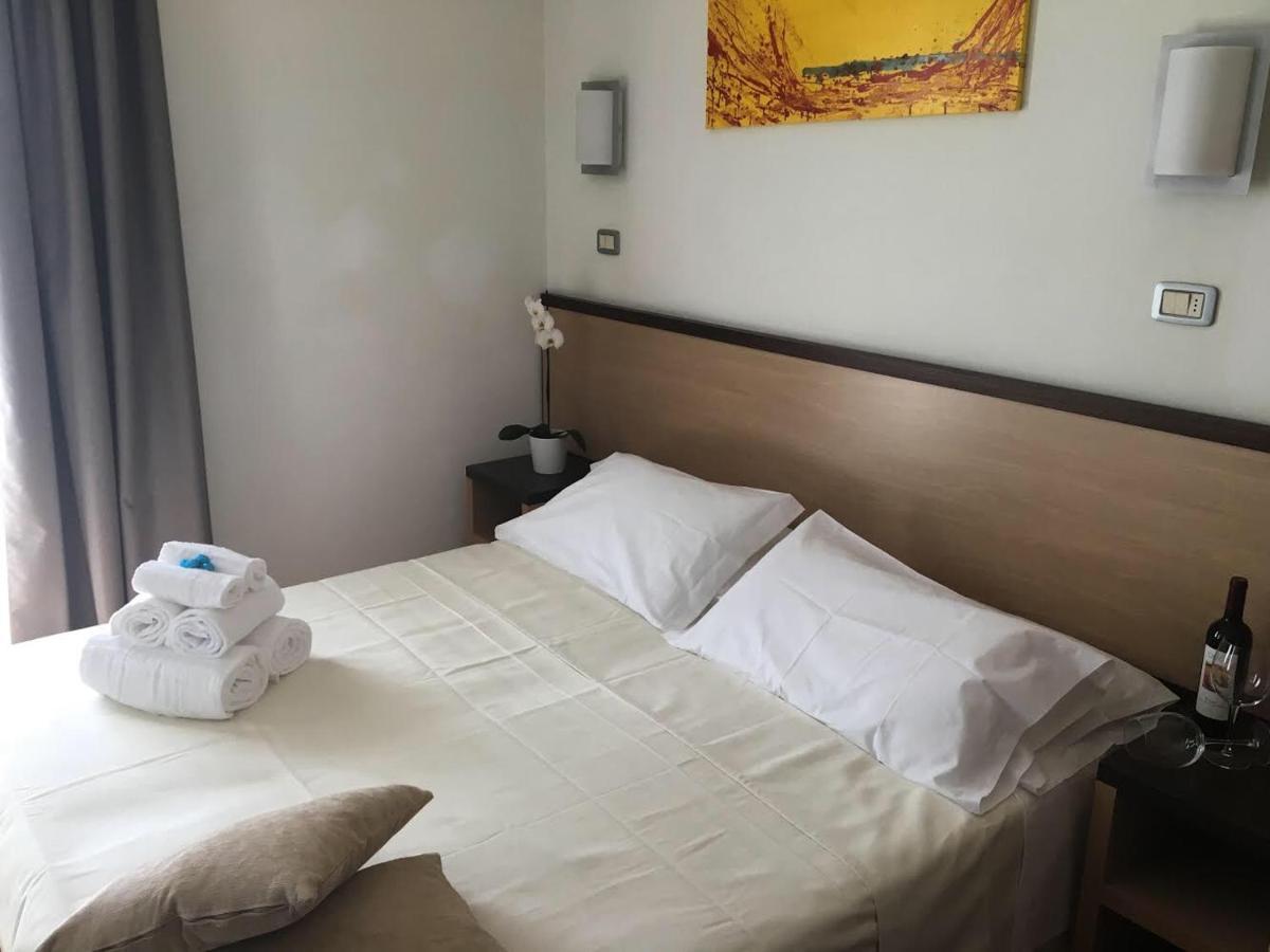 סן בנדטו דל טרנטו Hotel Royal מראה חיצוני תמונה