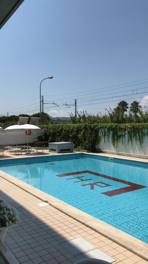 סן בנדטו דל טרנטו Hotel Royal מראה חיצוני תמונה
